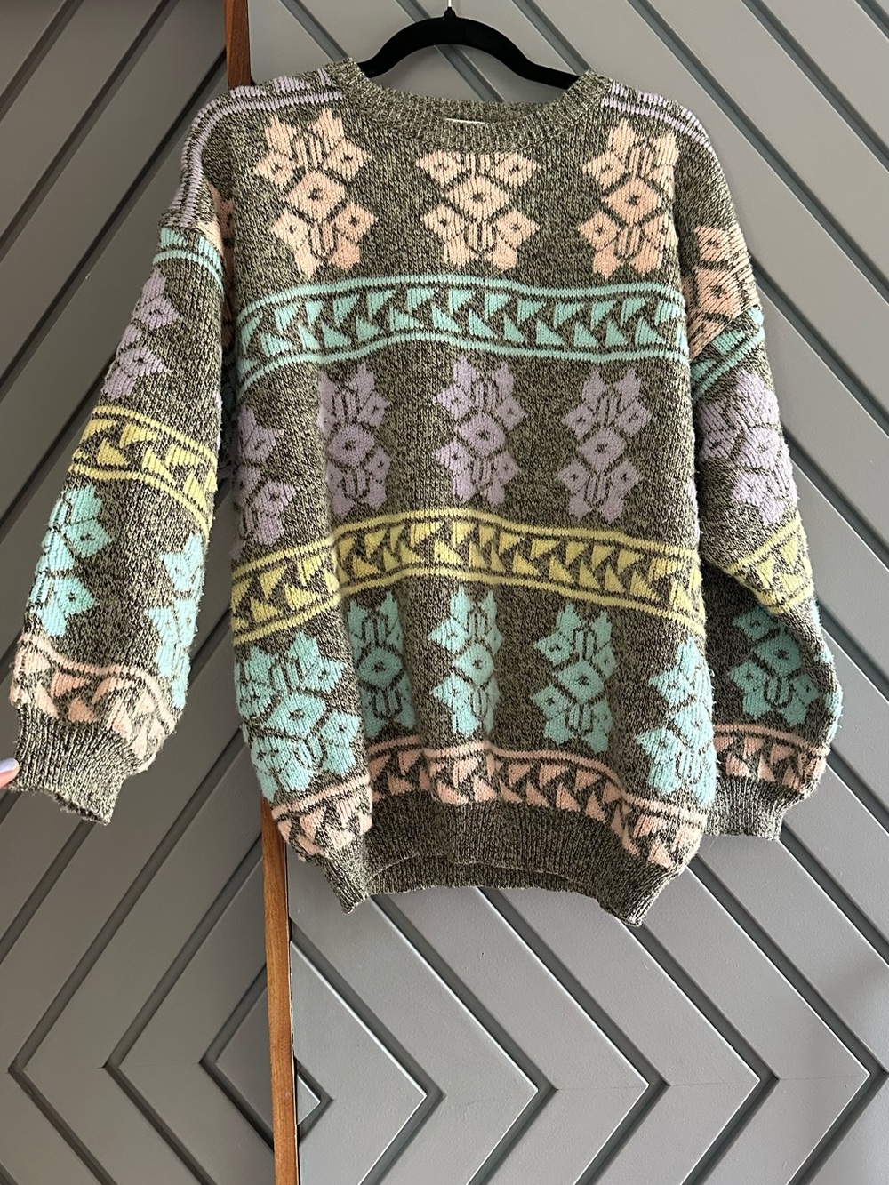 Cozy Patterned Crewneck Sweater in Olive with Pastel Accents